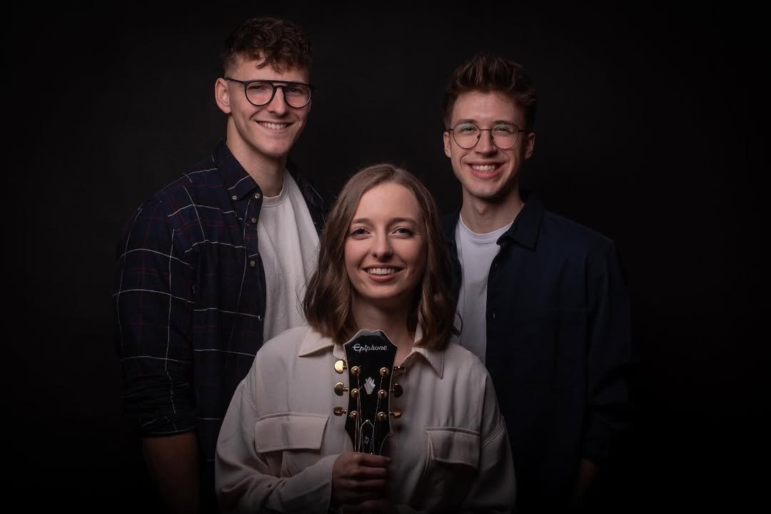 Plánujete svatbu, firemní večírek, narozeniny nebo jinou speciální událost 🥳Unplugged Trio vám